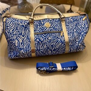 Brand new lily pulitzer Weekender Duffle garment Bag